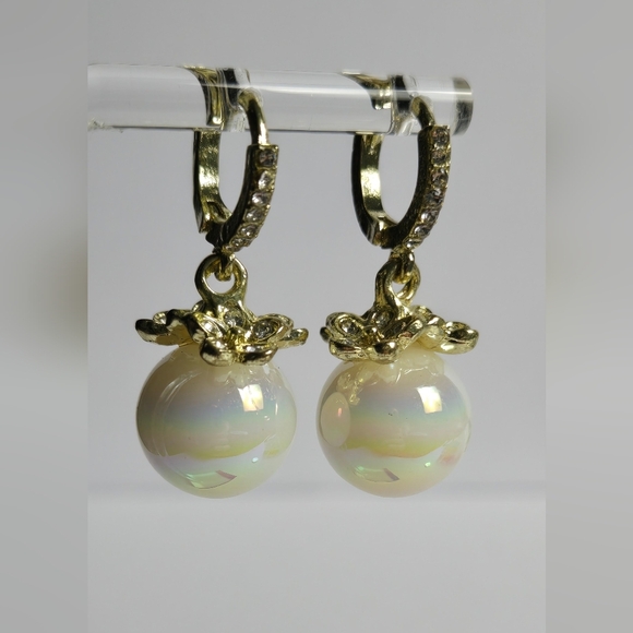 Elegant Gold and White Fuax Pearl Drop Earrings - Picture 13 of 16